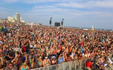 Maroon 5, Seinfeld and more shows to see at the beach in August