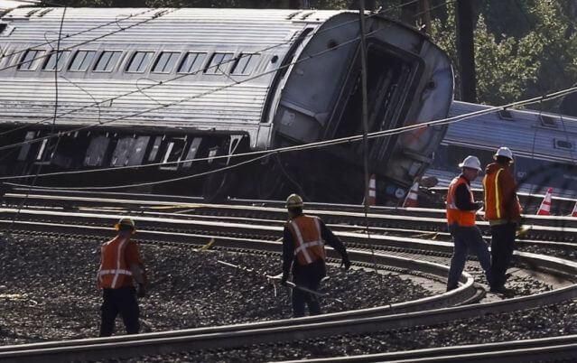 Expert: Amtrak still safe in spite of Philadelphia crash