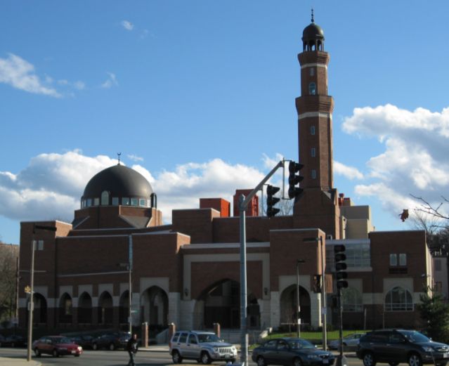 Man charged with online threats against Boston mosque