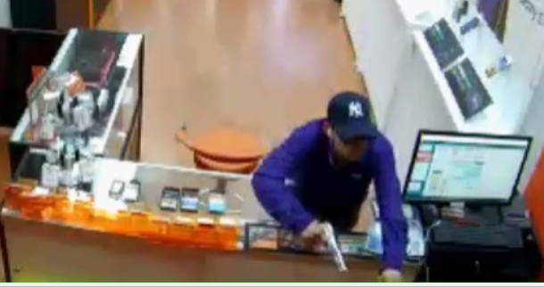 Employee fends off would-be armed robber: Video