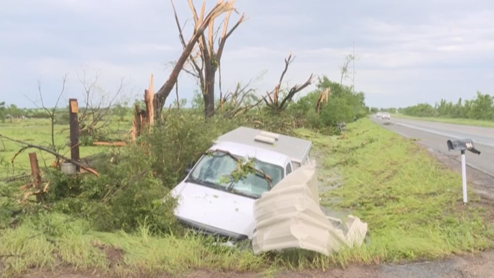 Tornado hits small Texas town, seven reported hurt