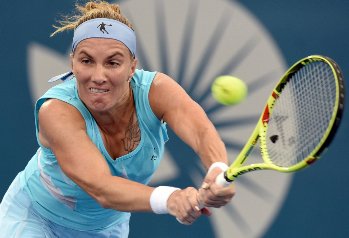 Kuznetsova opens Sydney defense with win, seeds withdraw