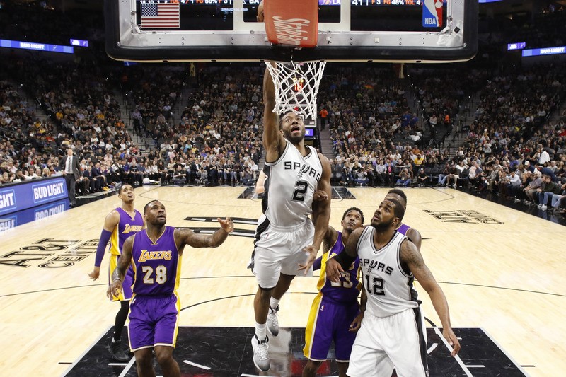 Leonard inspires Spurs to thumping win over Lakers