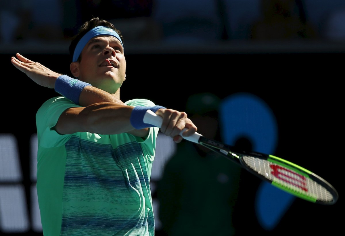Raonic recovers from Simon stumble to reach fourth round