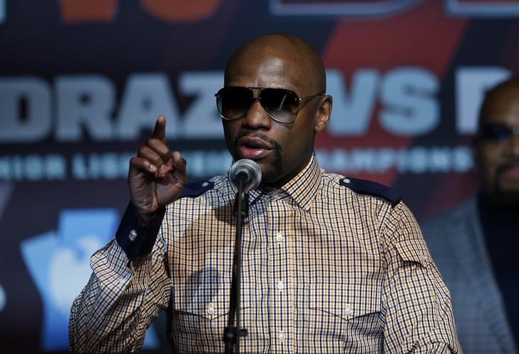 Mayweather says fight vs. McGregor is ‘very, very close’