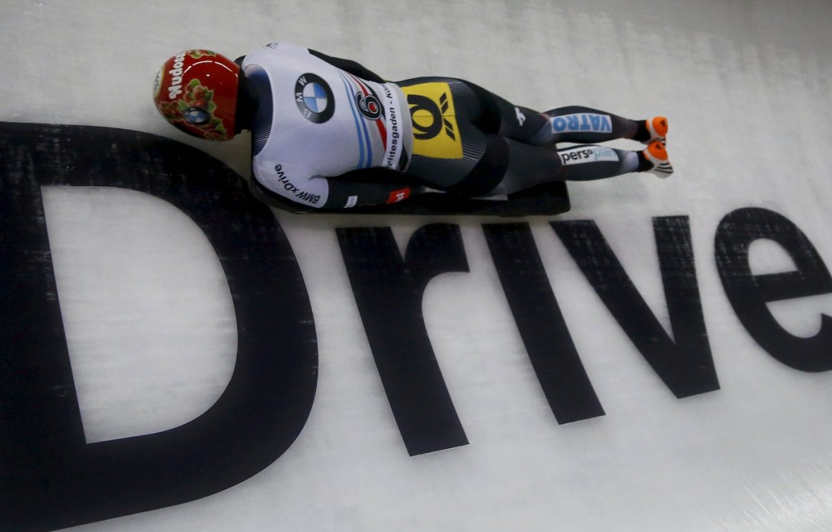 Germany’s Loelling wins skeleton world title, Yarnold takes bronze