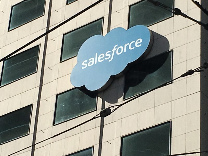 Salesforce.com forecasts lower-than-expected Q1 profit; shares fall