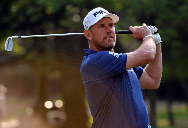 Westwood stumbles late, joins Mickelson in six-way tie