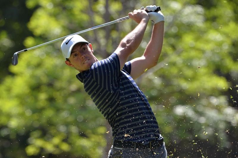 Golf: McIlroy two ahead in Mexico despite short misses at finish