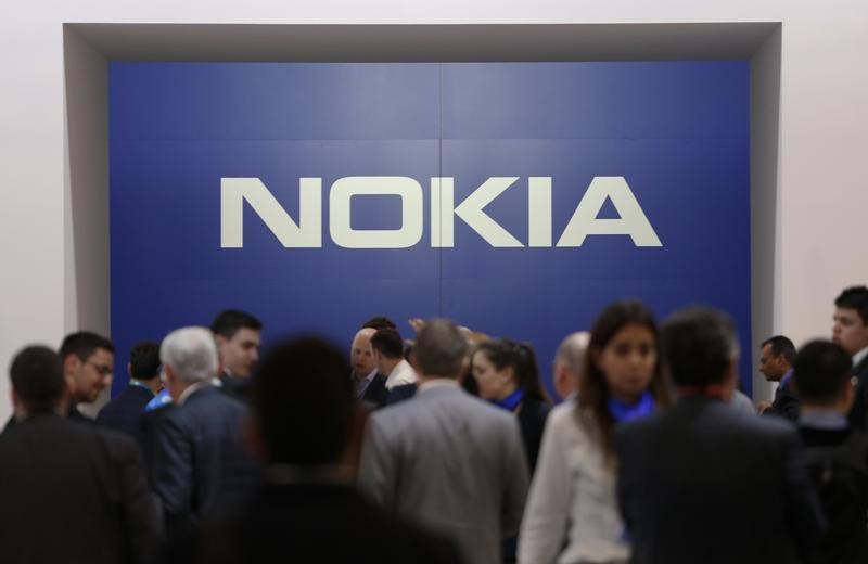 Nokia’s mobile networks head quits, to split business