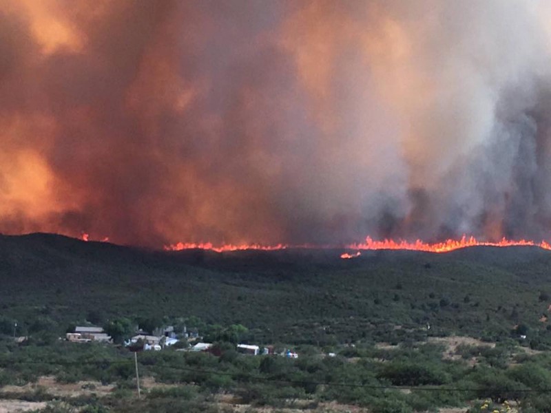 Firefighters gain ground on Arizona wildfire