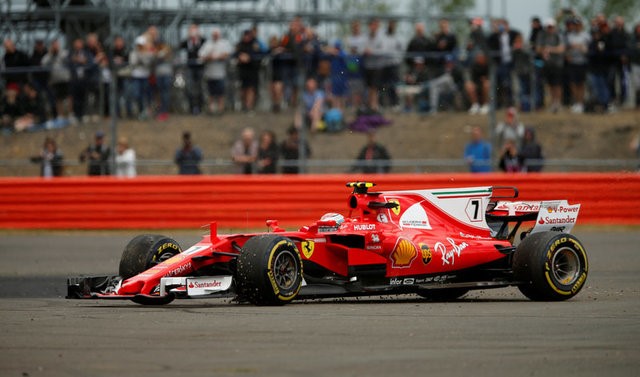 Pirelli blames external factors for Raikkonen tire problem