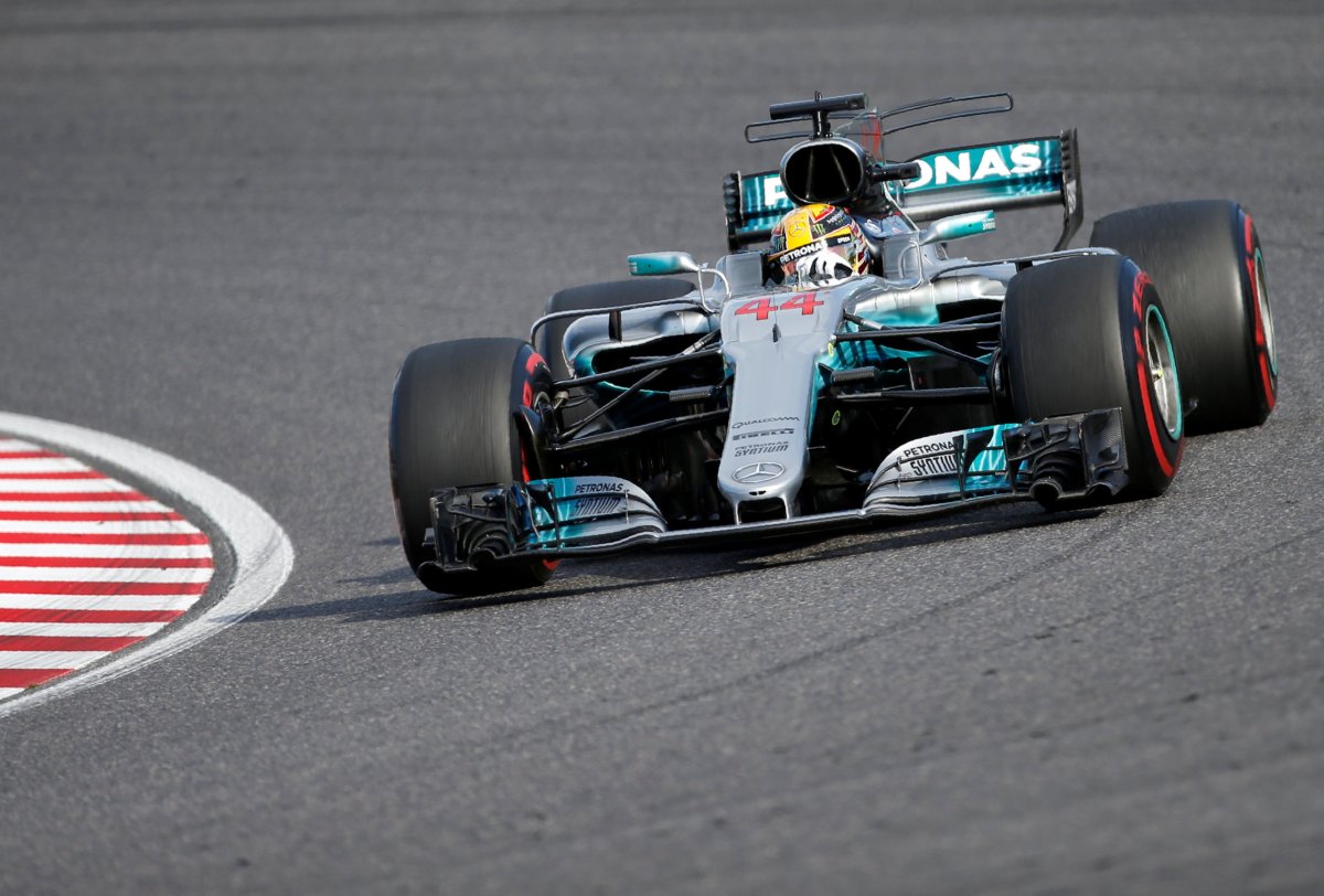 Mercedes and Hamilton on brink of F1 titles