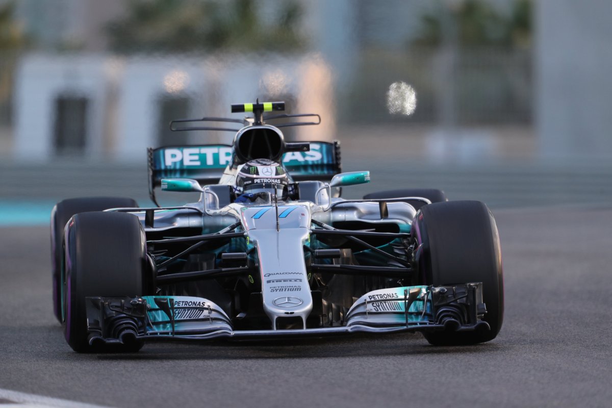 Motor racing: Bottas denies Hamilton the final pole of 2017