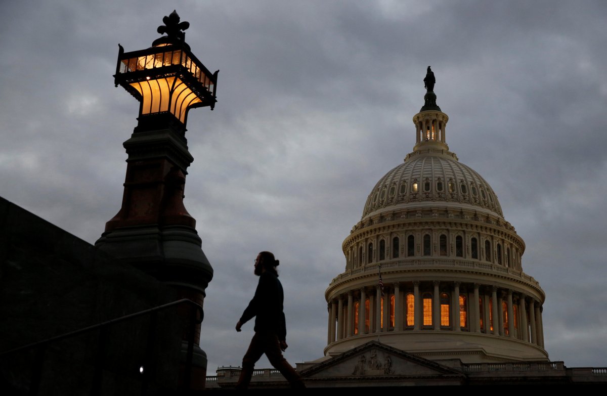 Congress faces tricky path to avoid government shutdown