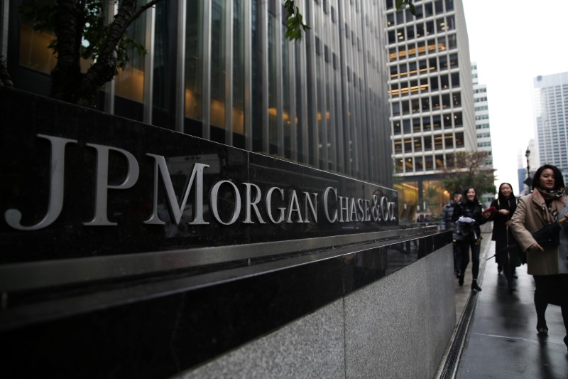 JPMorgan Chase powers up robo-adviser for fintech race