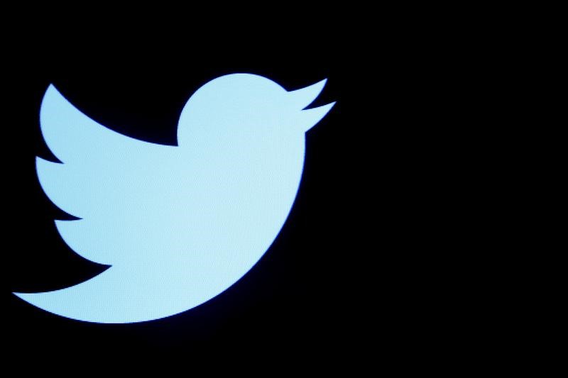 Twitter seeks business ad dollars with live news, CEO tweets