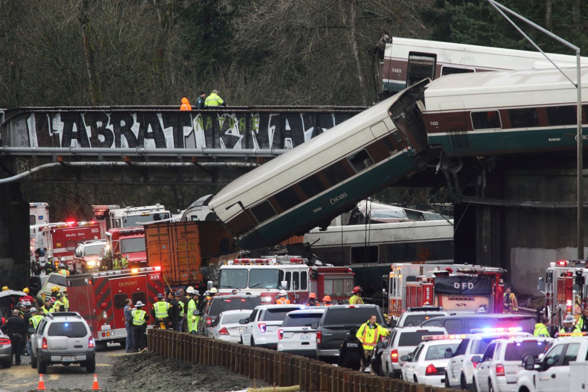 U.S. urges railroads to quickly install anti-crash safety system