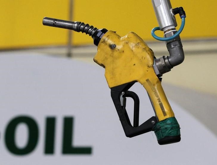 Oil prices close to mid-2015 highs, but doubts over further rises loom