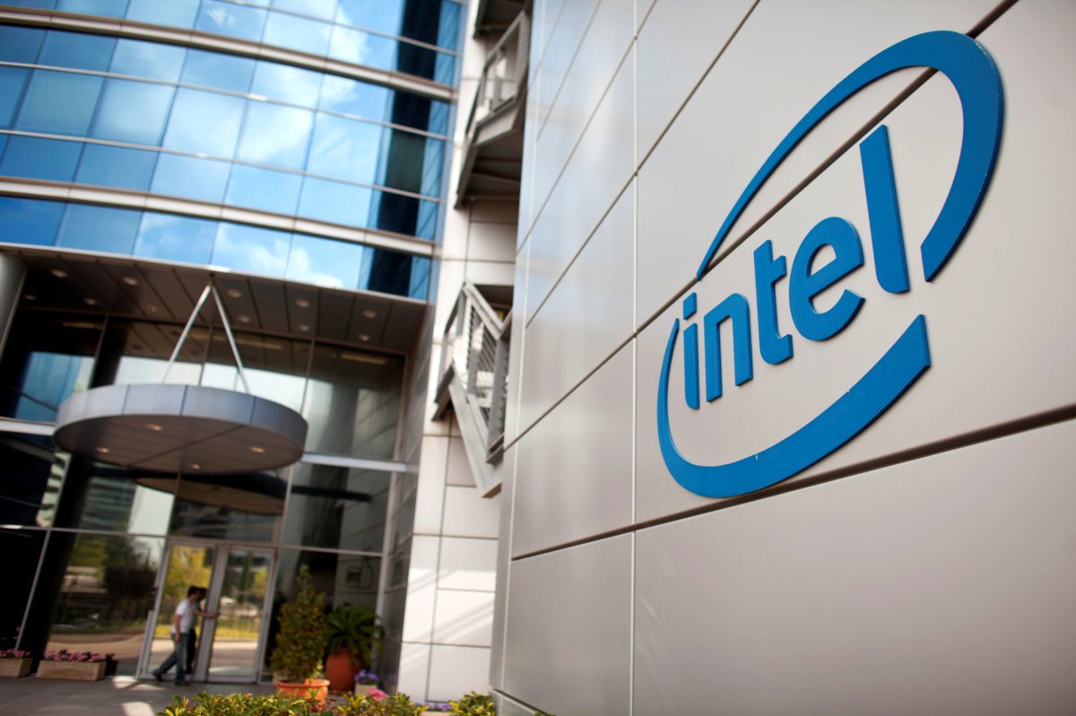 Apple, researchers eye patches to solve Intel chip flaws