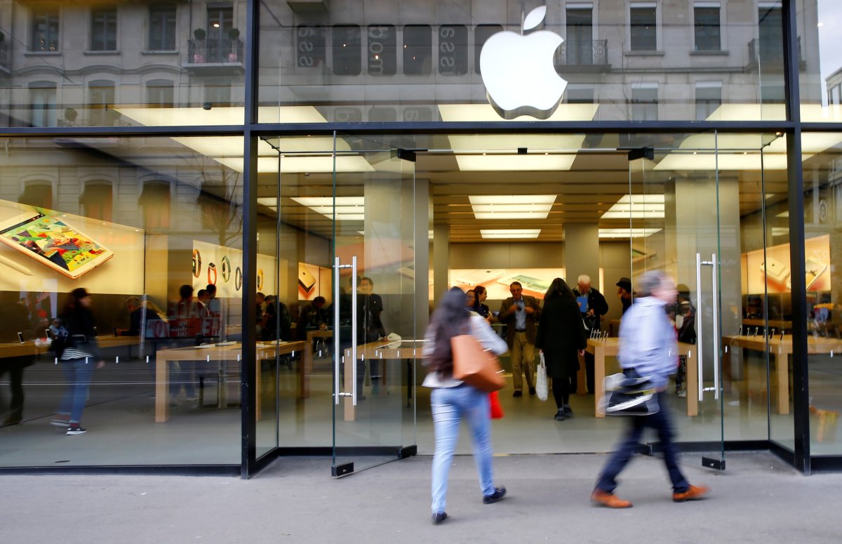 Apple store in Zurich evacuated as phone battery overheats