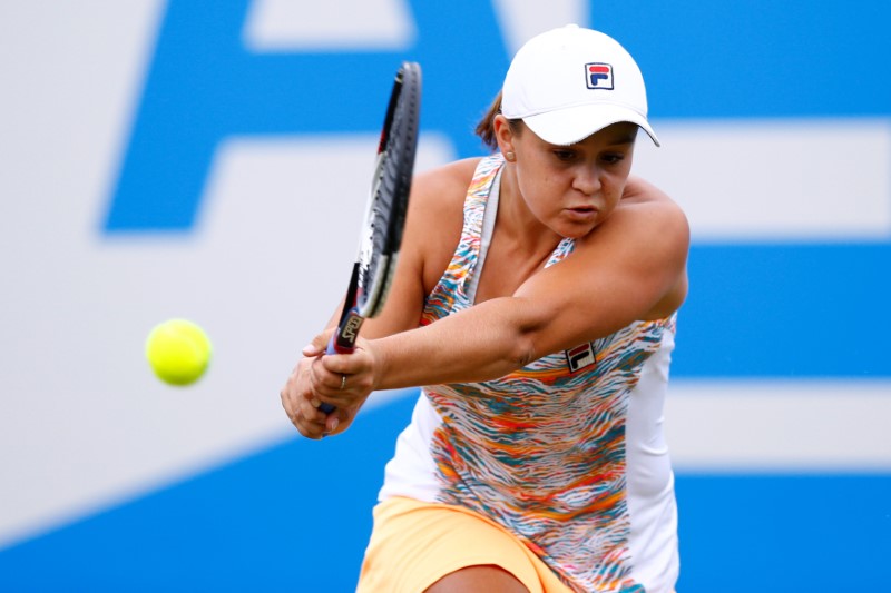 Dominant Kerber to face Barty in Sydney final