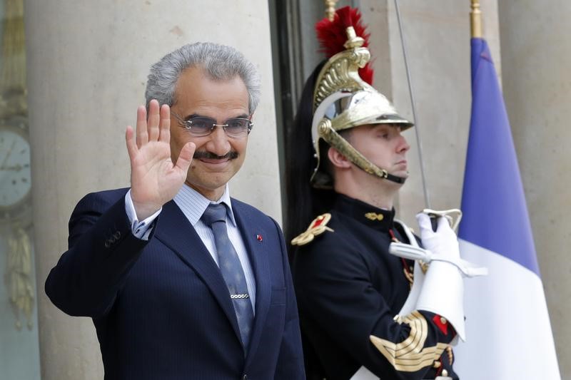 Saudi Prince Alwaleed in settlement talks with government: sources