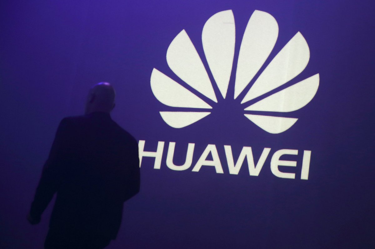 Exclusive: U.S. lawmakers urge AT&T to cut commercial ties with Huawei –