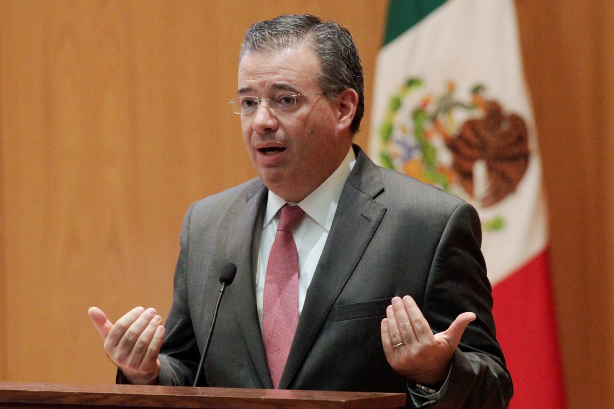 Mexico cenbank chief sees inflation slowing, does not expect forex war