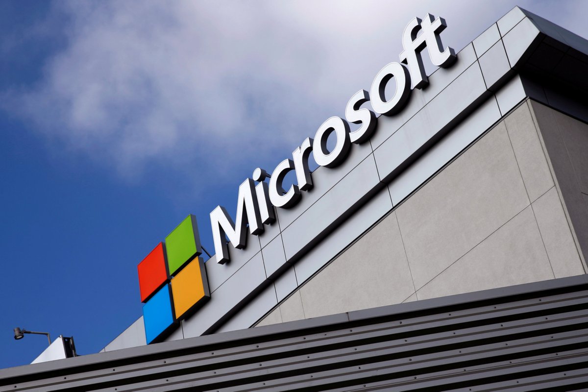 Microsoft’s cloud computing business grows, stock edges up