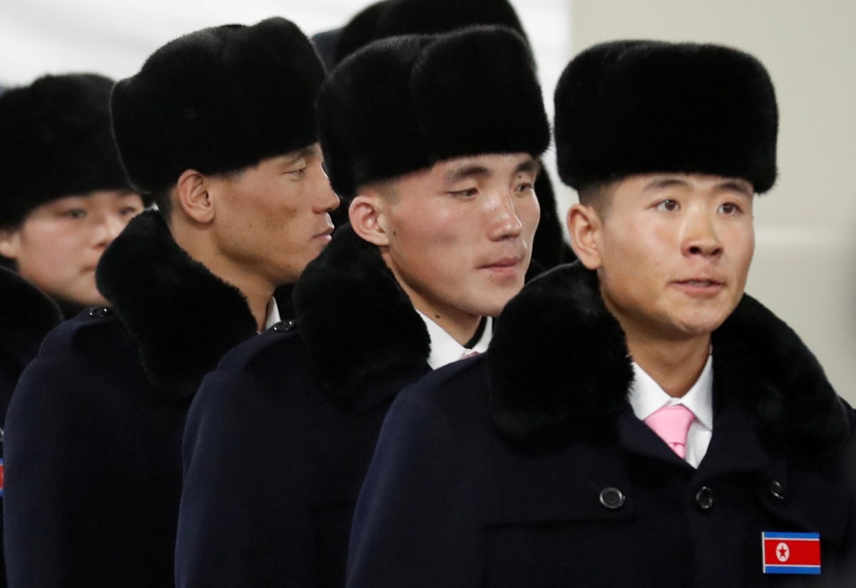 North Korea figure skating pair arrives in S.Korea with other Olympians