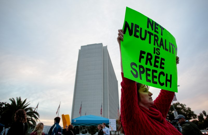 Internet firms back congressional vote to restore net neutrality rules
