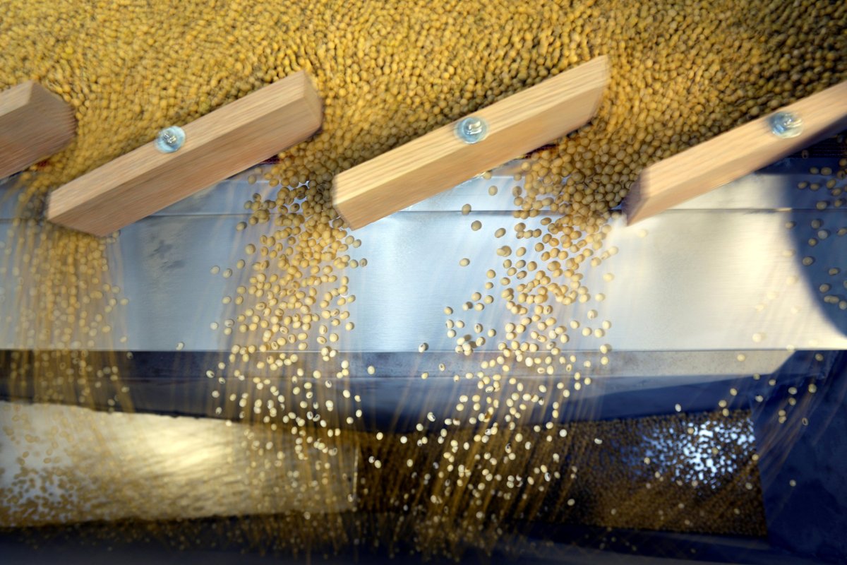 As U.S. and China trade tariff barbs, others scoop up U.S. soybeans