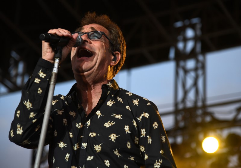 Hearing loss causes Huey Lewis to call off 2018 concerts