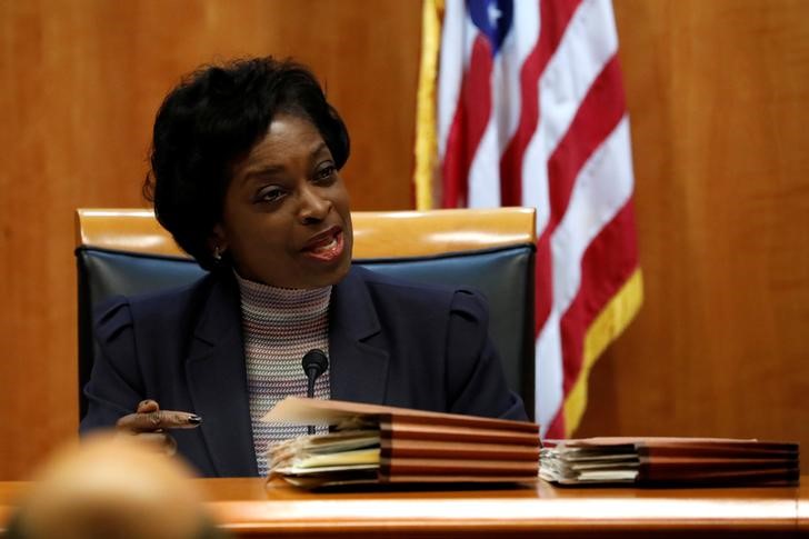 Democratic FCC commissioner stepping down after policy clash