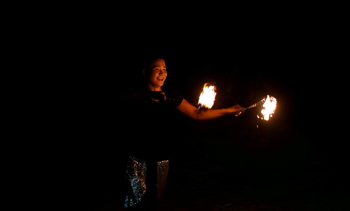 Fire dancers hope to keep flame alive during Boracay closure