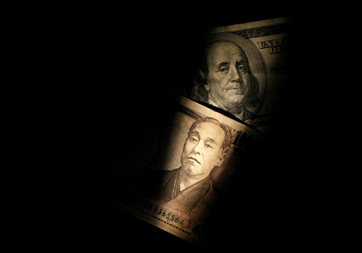 Dollar near three-and-a-half month high, bolstered by rising U.S. bond yields