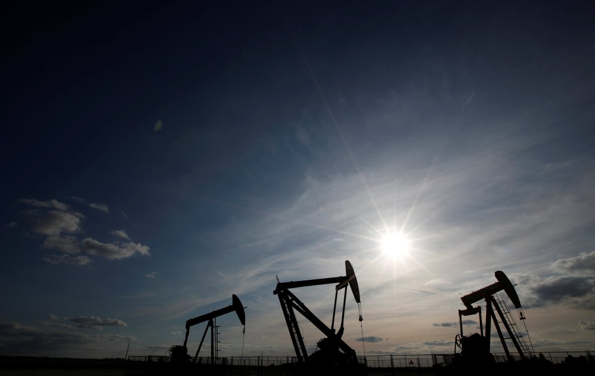 Oil steady on Iran sanction worries, but surging U.S. supplies cap market