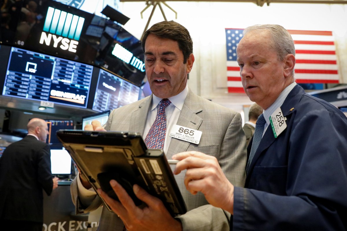 Wall Street drops on trade woes, weak earnings