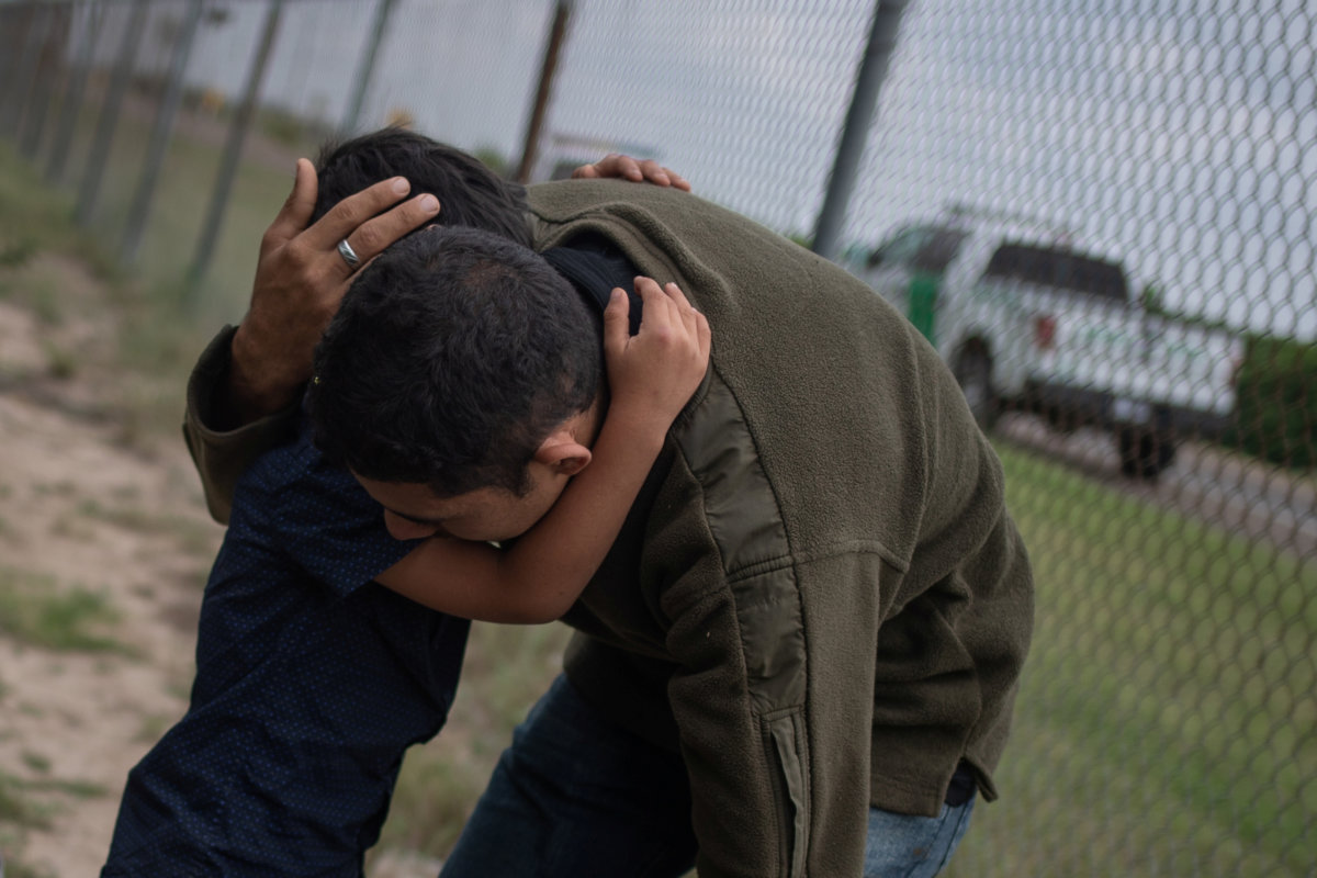 U.S. cements plans to separate families crossing border illegally