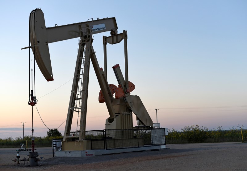 Oil prices fall as Iran nuclear deal retains support
