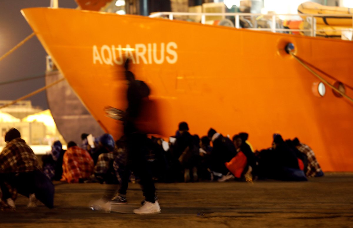 Rescue bloat drifts at sea as Italy takes anti-migrant stance
