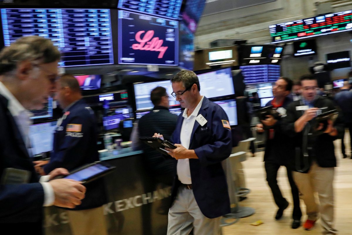 Dow, S&P 500 extend recent gains; PepsiCo a boost