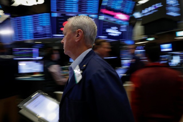 U.S. stocks rise on earnings optimism, dollar gains