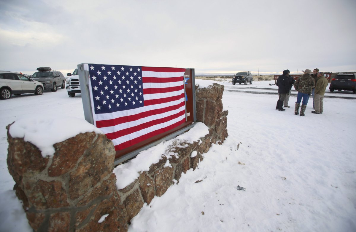 Oregon ranchers who sparked standoff to return home after Trump pardon