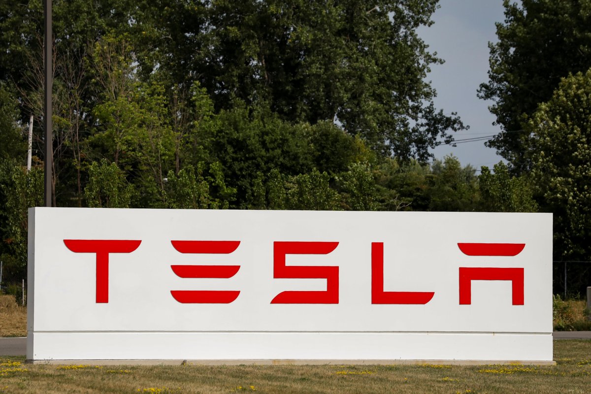 Tesla shares fall 5 percent on Wall St. skepticism, SEC probe reports