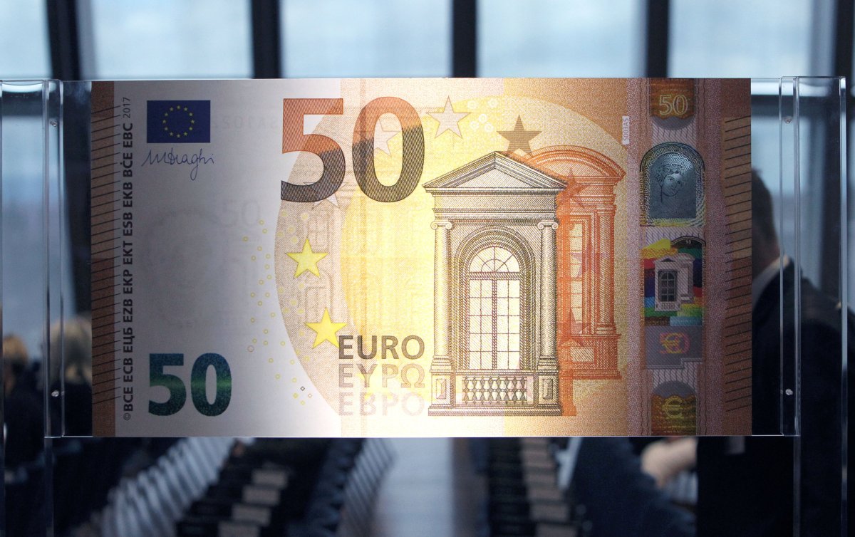 EU pushes for broader global use of euro to challenge dollar