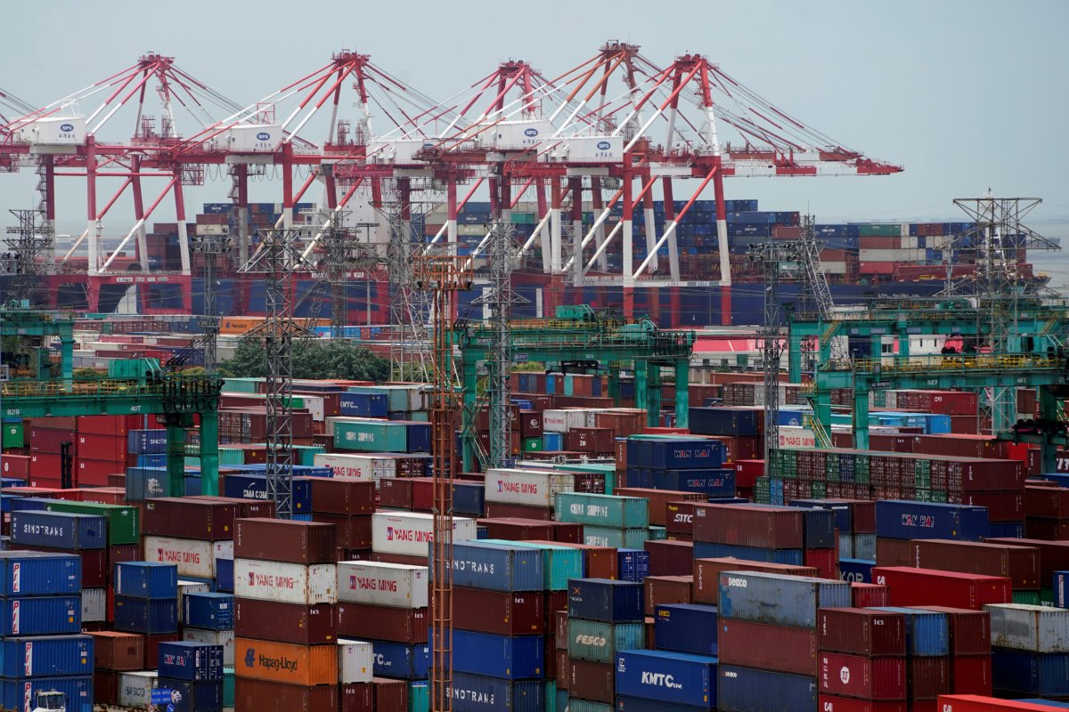 China’s November export, import growth shrinks, showing weak demand