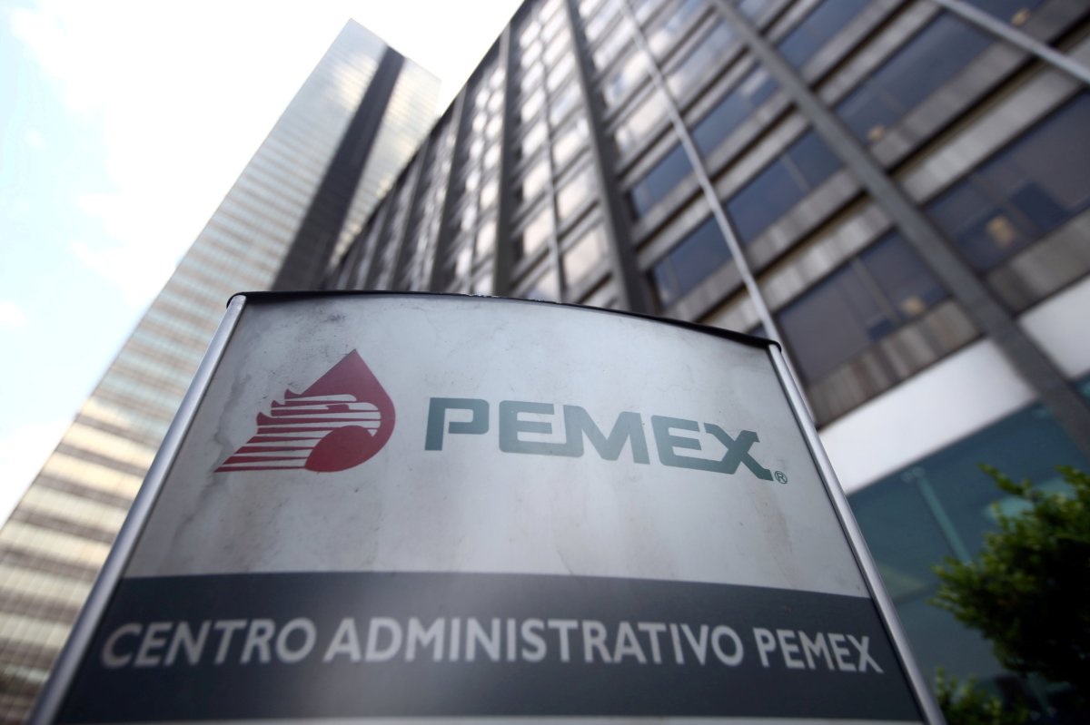 Pemex aims for splash in shallow waters, retreats from the deeps