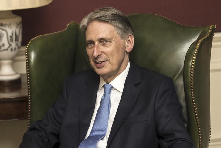 New UK finance minister Hammond says BoE to move first on Brexit response